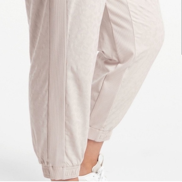 Athleta Brooklyn Textured Animal Print Jogger Pants in Leopard Abalone Gray - Picture 2 of 9